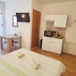 Vjeko Apartament *